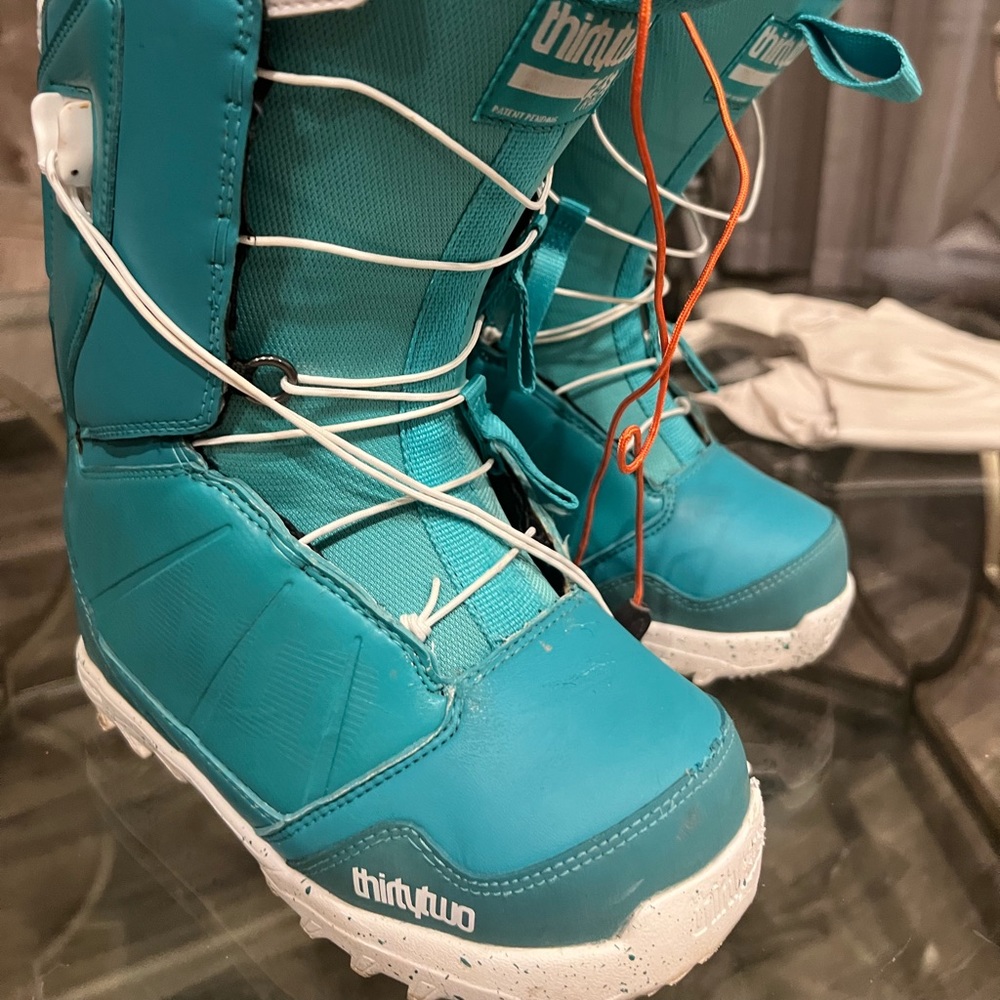 Thirty two teal snowboarding boots